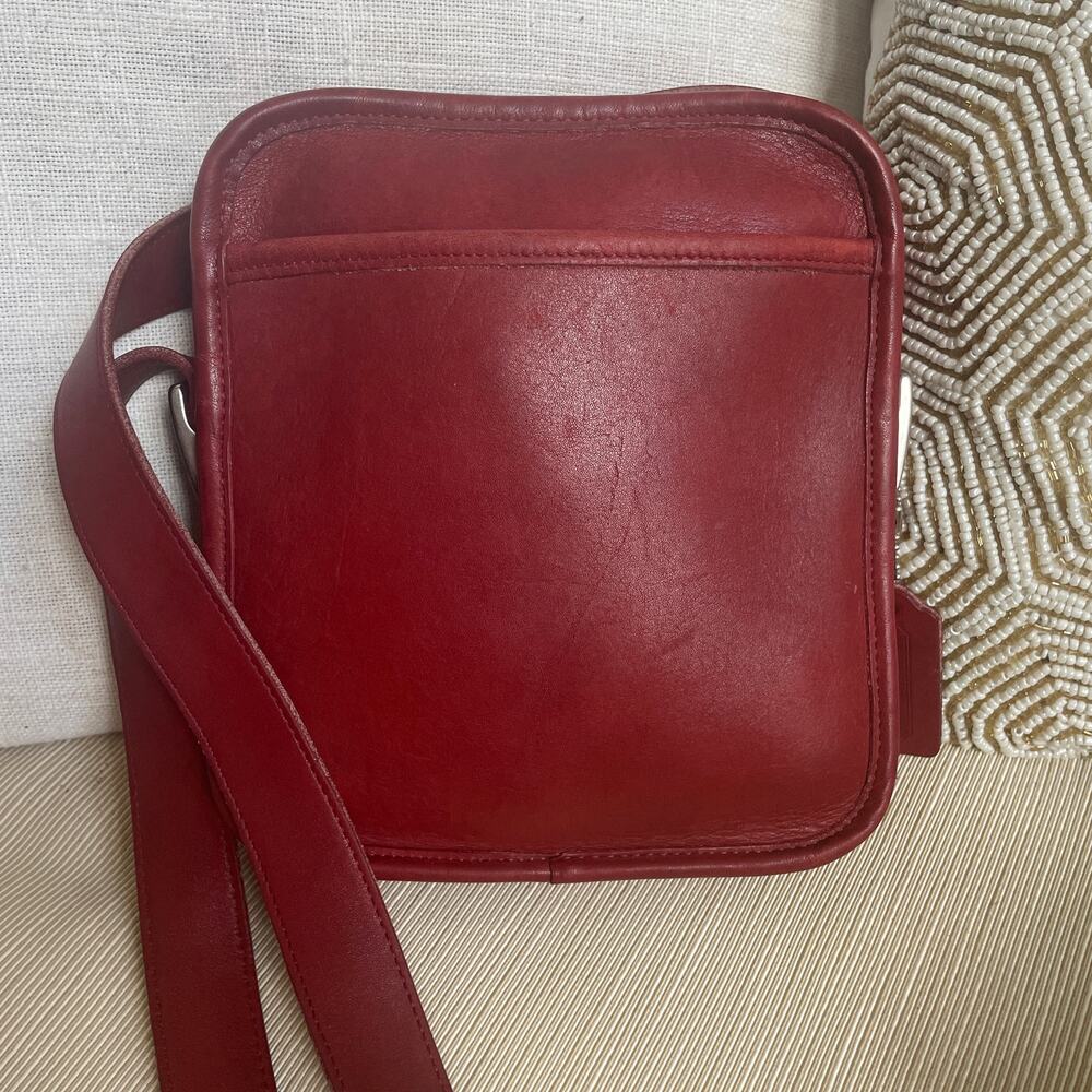 Rare Vintage Coach Camera Bag 9817 Red Glove Tanned Leather Crossbody USA